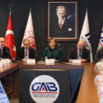 ŞAHİN: “GAZİANTEP’İN GÜCÜNÜ HİZMET İHRACATINA DA YANSITMALIYIZ”