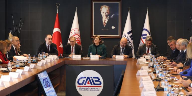 ŞAHİN: “GAZİANTEP’İN GÜCÜNÜ HİZMET İHRACATINA DA YANSITMALIYIZ”
