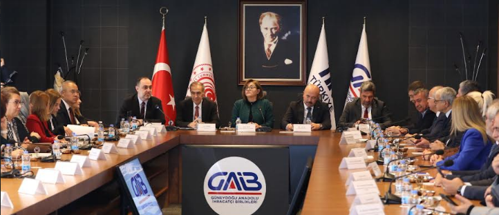 ŞAHİN: “GAZİANTEP’İN GÜCÜNÜ HİZMET İHRACATINA DA YANSITMALIYIZ”