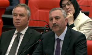 GÜL: HİÇBİR UNVAN DOKUNULMAZLIK VESİLESİ DEĞİLDİR(Video Haber)